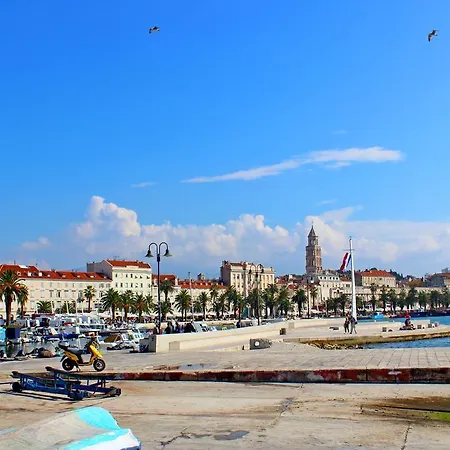 Classy Center アパート